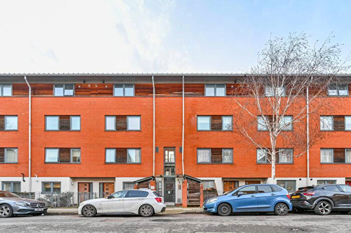3 Bedroom Maisonette For Sale In Bemerton Street, Kings Cross, N1