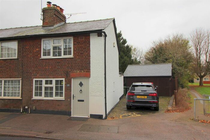 2 Bedroom Cottage To Rent In The Hill, Wheathampstead, St.Albans AL4