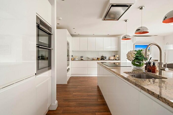 5 Bedroom Town House To Rent In Somerset Road, London, SW19