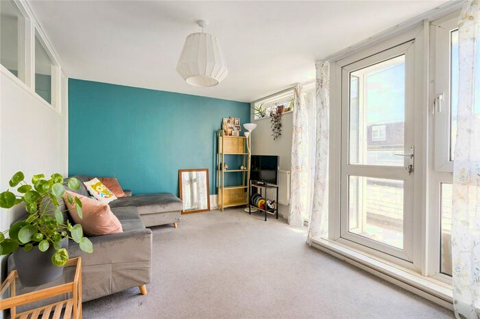 2 Bedroom Flat To Rent In Oakley Square, London, NW1