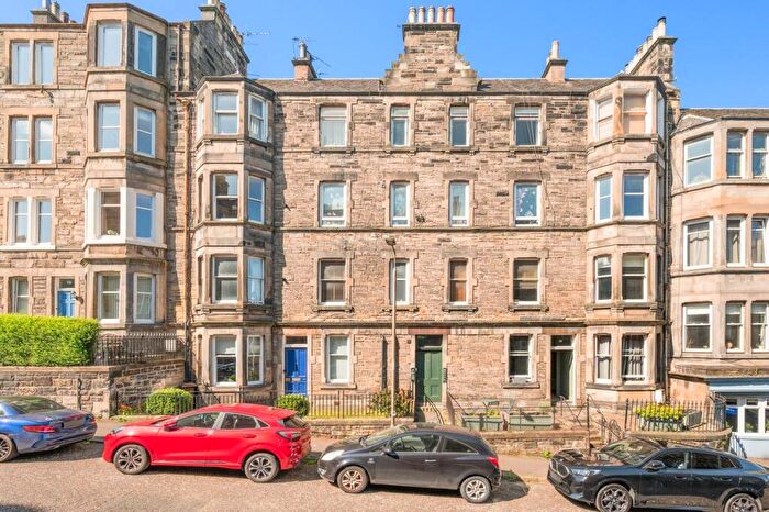 1 Bedroom Flat For Sale In Meadowbank Avenue, Edinburgh, EH8