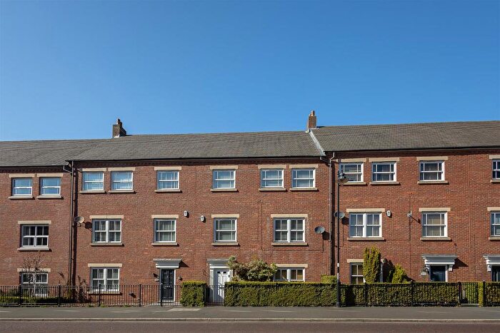 5 Bedroom Town House For Sale In Featherstone Grove, Great Park, Newcastle Upon Tyne, NE3