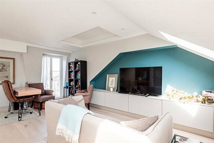 1 Bedroom Flat For Sale In Fulham Palace Road, SW6