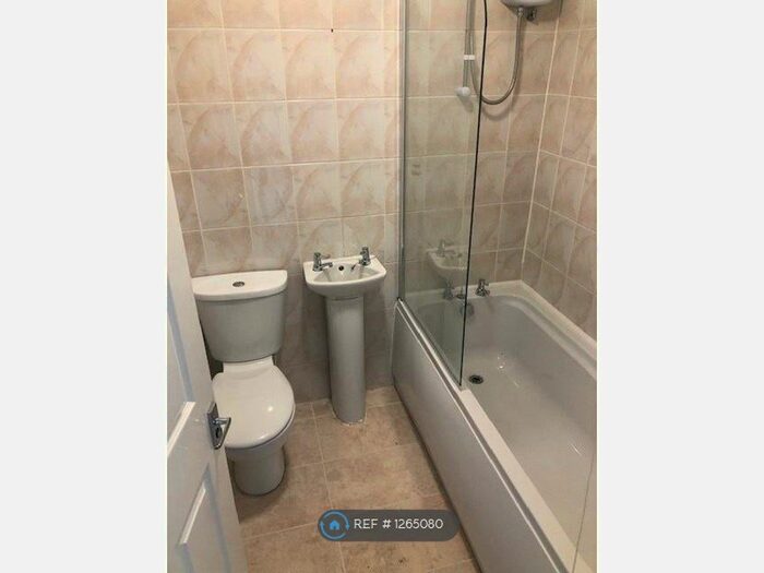 2 Bedroom Flat To Rent In Kensington Road, Morecambe LA4