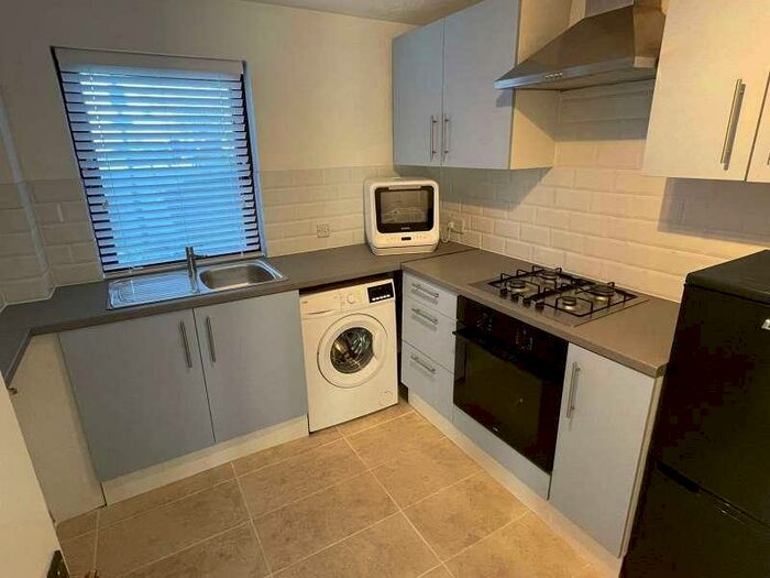 1 Bedroom Ground Flat To Rent In Farriers Road, Epsom, KT17