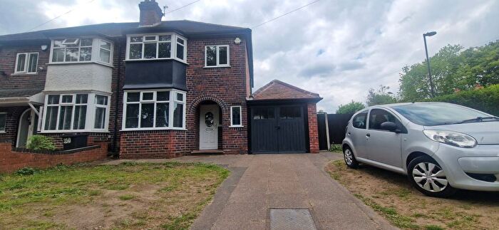 3 Bedroom Semi-Detached House To Rent In Birmingham, B27