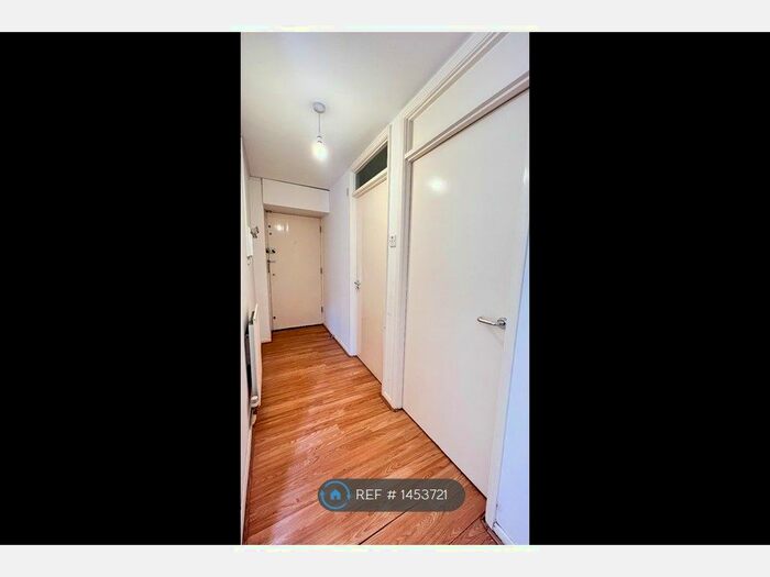 2 Bedroom Flat To Rent In Troon Close, London, SE16