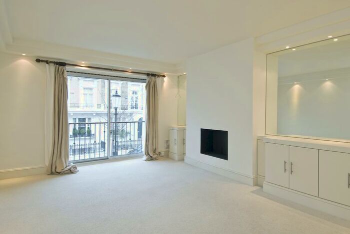 2 Bedroom Flat To Rent In Redcliffe Road, Chelsea, London, SW10