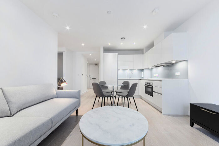 Apartment To Rent In City North Place, London, N4