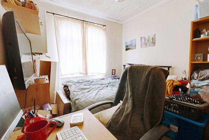 3 Bedroom Terraced House For Sale In Upminster Road South, Rainham, RM13