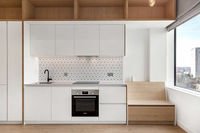 1 Bedroom Flat To Rent In Apt Parkview, Kew Bridge, TW8