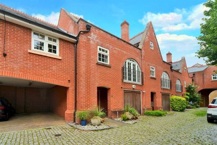 3 Bedroom Terraced House To Rent In Electric Parade, Surbiton, KT6