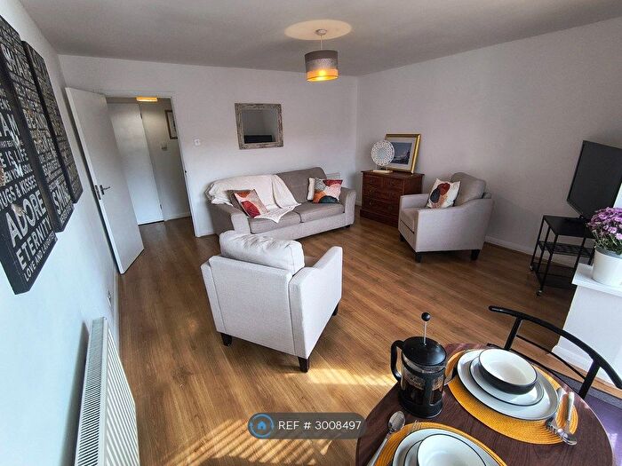 2 Bedroom Flat To Rent In Castle Way, Feltham, TW13