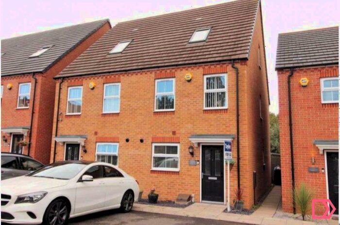 3 Bedroom Semi-Detached House To Rent In Cascade Way, Dudley, West Midlands, DY2