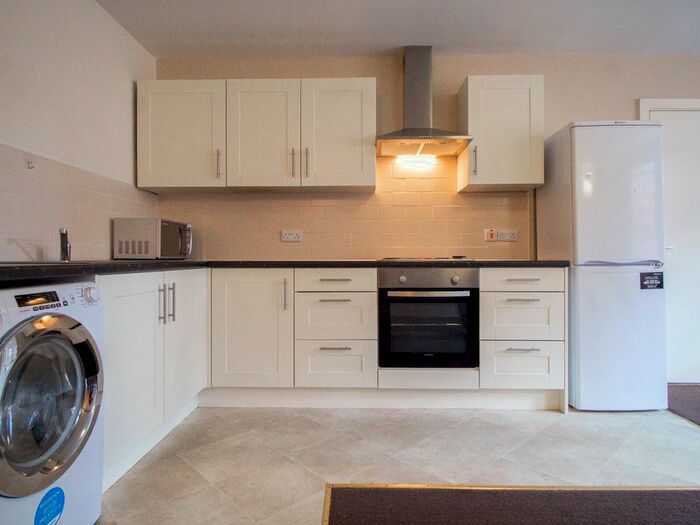 2 Bedroom Flat To Rent In Clarendon Road, Leeds, LS2