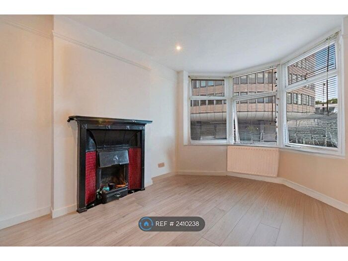 2 Bedroom Flat To Rent In Brighton Road, Purley, CR8