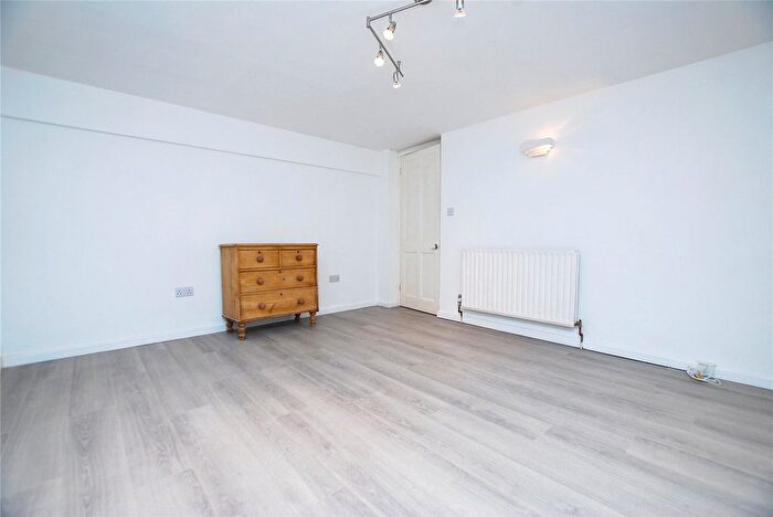 1 Bedroom Flat To Rent In Victoria Road, Guildford, Surrey, GU1