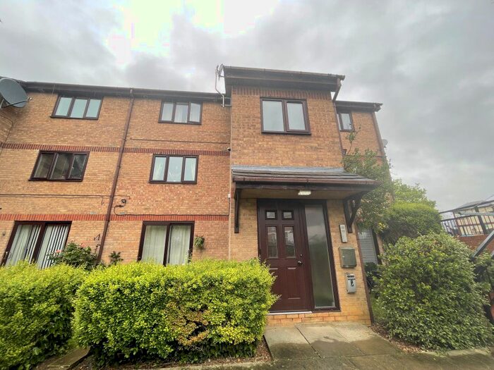 2 Bedroom Flat To Rent In North Street, Rushden, NN10