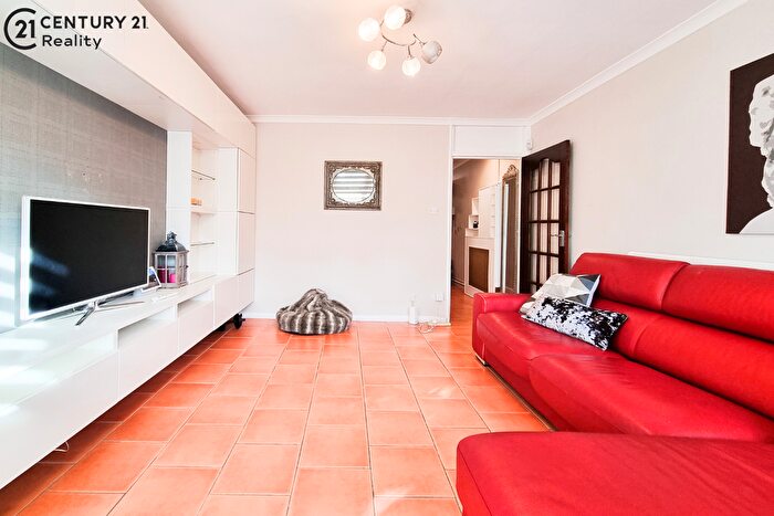 3 Bedroom Maisonette To Rent In Carey Gardens, London, SW8