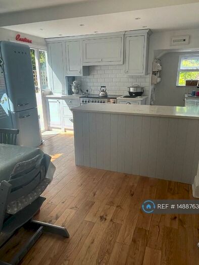 2 Bedroom Maisonette To Rent In Emmanuel Road, London, SW12