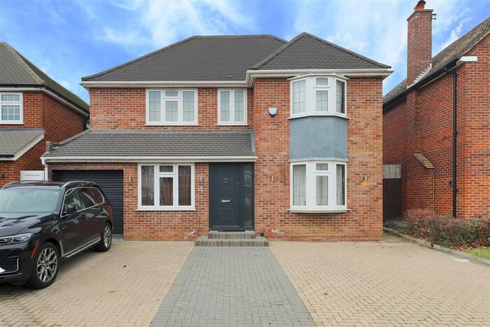 5 Bedroom Detached House To Rent In Buckland Rise, Pinner, HA5
