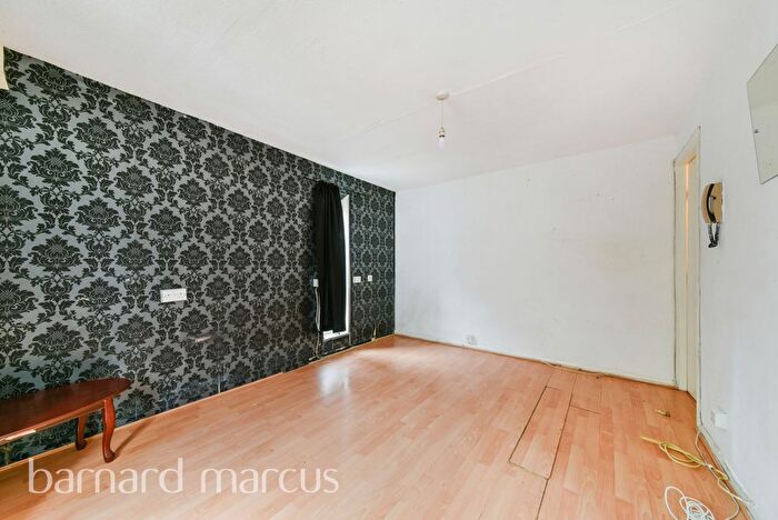Studio To Rent In Turnpike Lane, Sutton, SM1