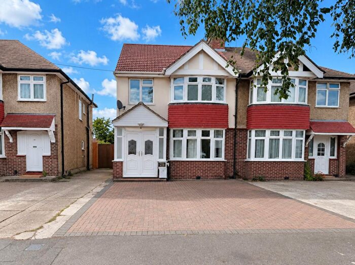 4 Bedroom Property For Sale In Fairdale Gardens, Hayes, UB3