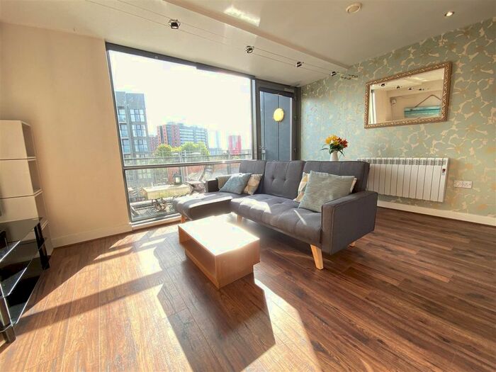 2 Bedroom Flat To Rent In Crescent, Salford, M5