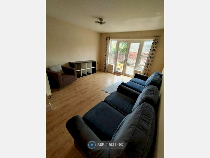 5 Bedroom Detached House To Rent In Morris Road, Southampton, SO15