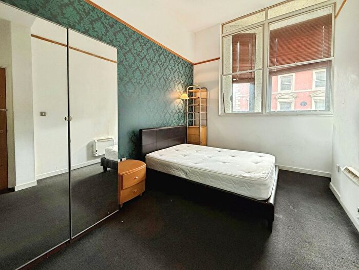 2 Bedroom Flat To Rent In Crown Street, Leeds, LS2