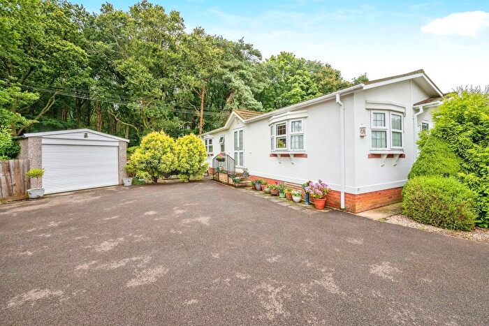 2 Bedroom Mobile/park Home For Sale In Charmbeck, Haveringland, Norwich, NR10