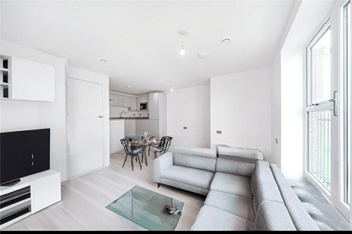 2 Bedroom Apartment For Sale In Coudray Mews, Padworth, Reading, RG7