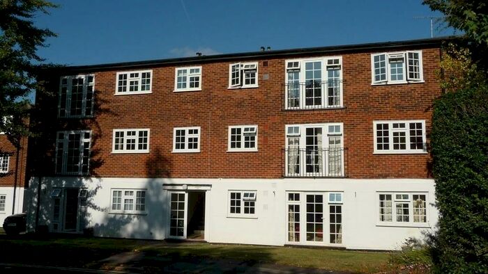 2 Bedroom Property To Rent In Epsom Road Area, Guildford, GU1