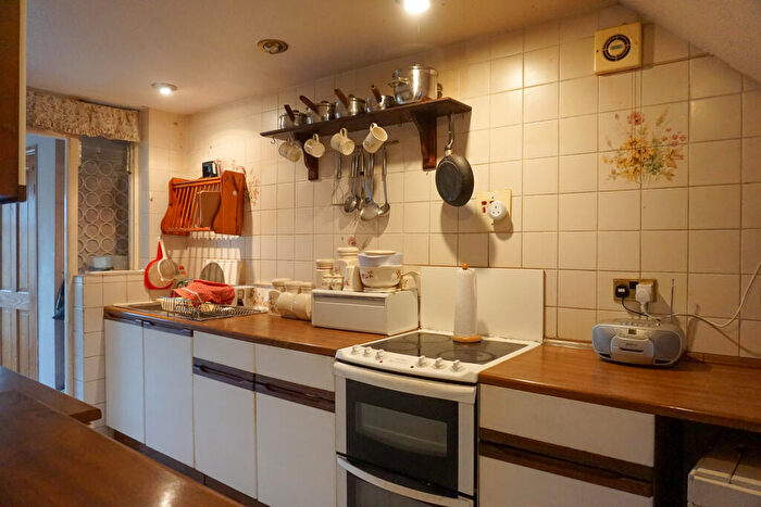 3 Bedroom End Of Terrace House For Sale In Hadley Road, Mitcham, CR4