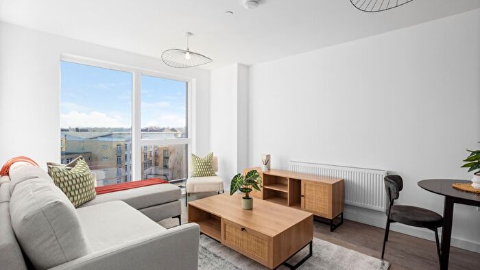 1 Bedroom Flat For Sale In Kenavon Drive, Reading, RG1
