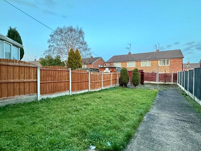 3 Bedroom Semi-Detached House To Rent In Honeywell Grove, Barnsley, S71
