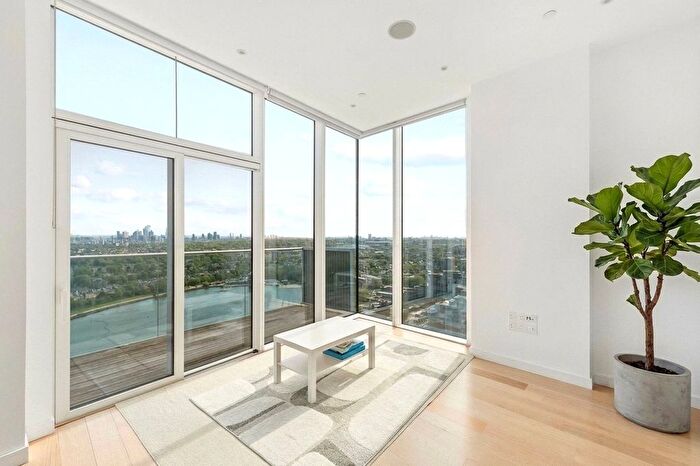 3 Bedroom Flat For Sale In Woodberry Grove, London, N4
