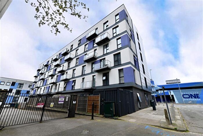 2 Bedroom Flat For Sale In Swingate, Stevenage, SG1