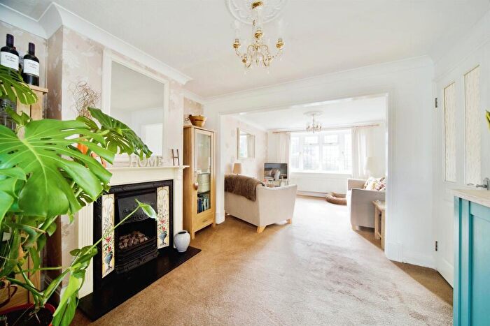 3 Bedroom End Of Terrace House For Sale In Cozens Lane East, Broxbourne, EN10