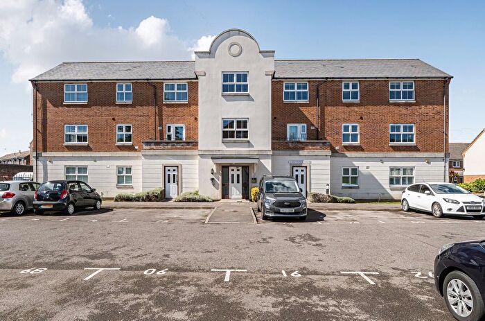 2 Bedroom Flat To Rent In Cotton Road, Portsmouth, Hampshire, PO3