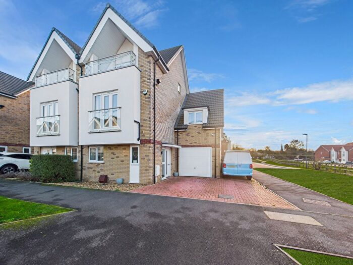 4 Bedroom Town House For Sale In Cheverton Avenue, Princes Risborough, Buckinghamshire, HP27