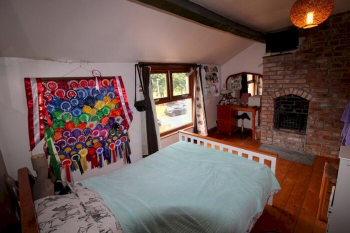 2 Bedroom Semi-Detached House For Sale In Droughts Lane, Prestwich, Manchester, M25
