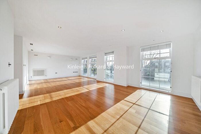 2 Bedroom Flat For Sale In Widmore Road, Bromley, Kent, BR1