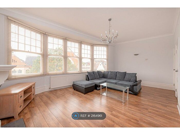 2 Bedroom Flat To Rent In Green Lanes, London, N21
