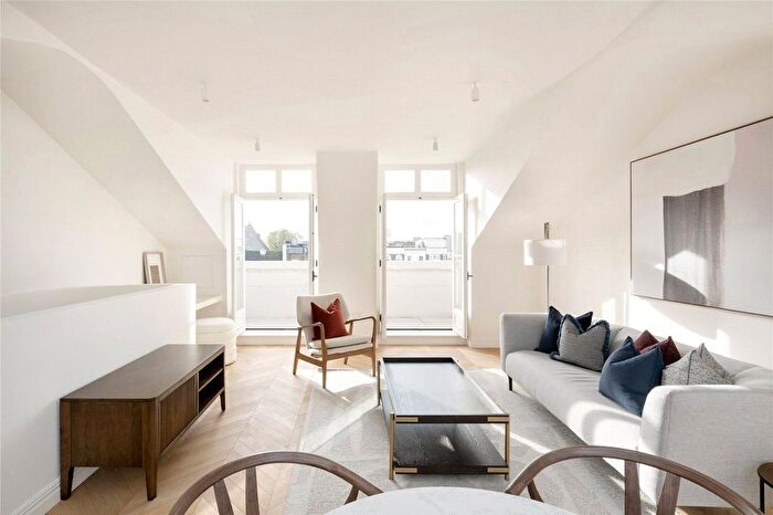 2 Bedroom Flat To Rent In Portobello Road, London, W11