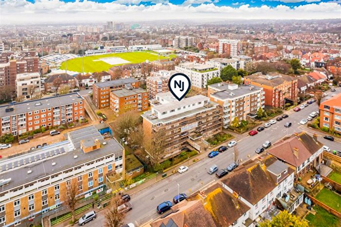 2 Bedroom Apartment For Sale In Holland Road, Hove, BN3