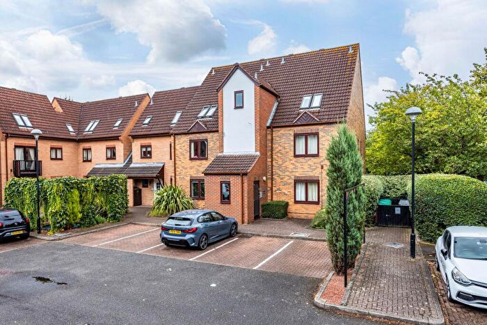2 Bedroom Flat For Sale In Flamingo Court, Nottingham, NG7