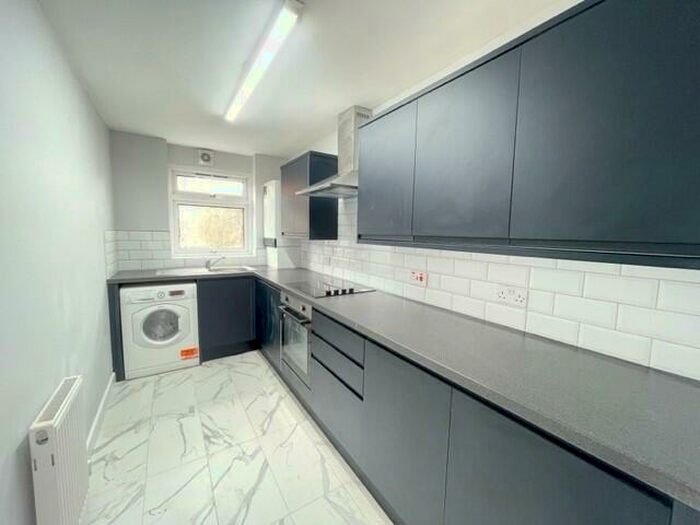 2 Bedroom Flat To Rent In Nadir Court, Wanstead, E11