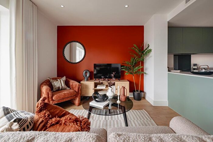 1 Bedroom Flat For Sale In Peabody Estate, St. John's Hill, London, SW11