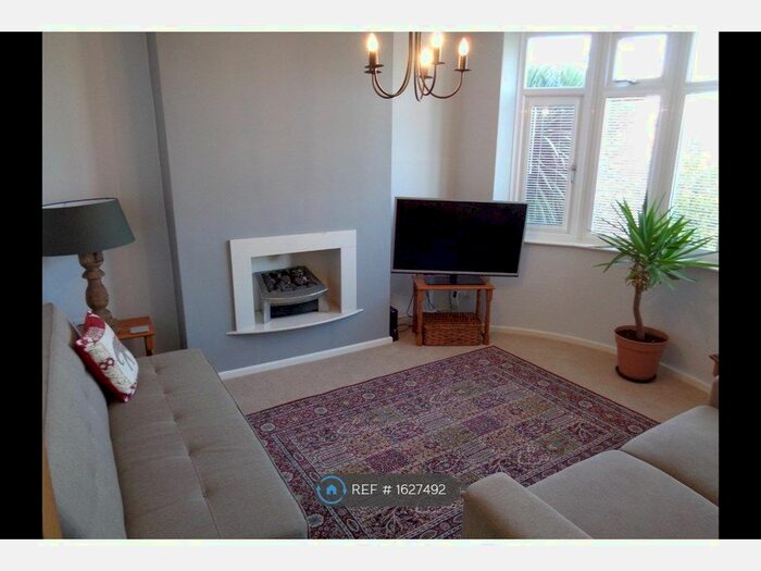3 Bedroom Semi-Detached House To Rent In Blue Bell Hill Road, Nottingham, NG3